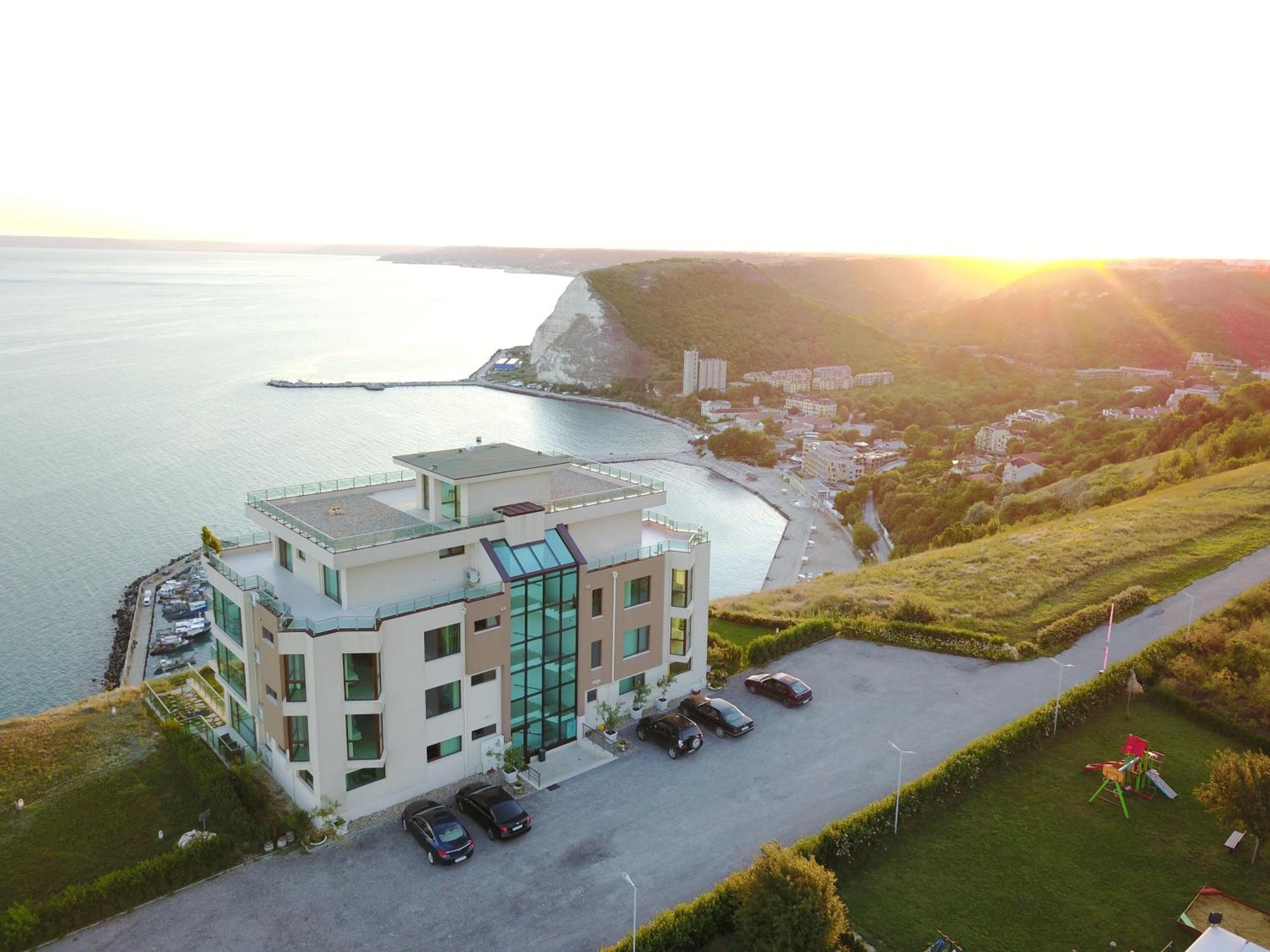 Calithea Complex Aparthotel Kavarna Exteriör bild