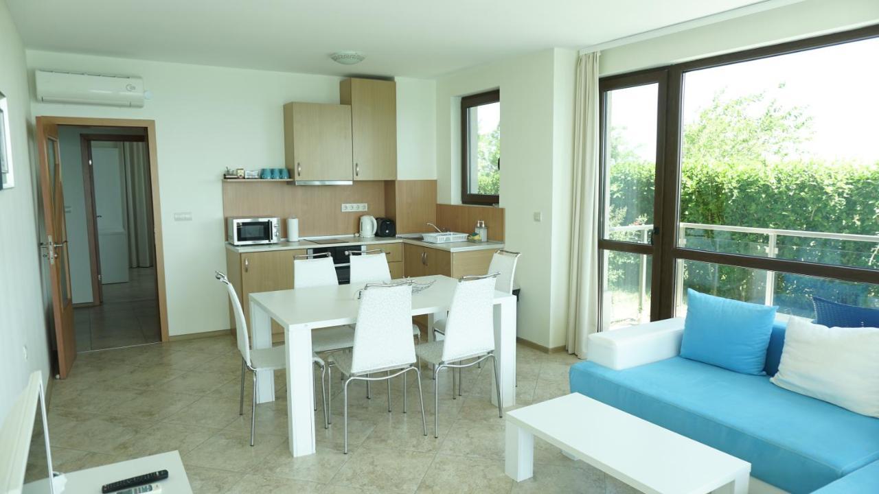 Calithea Complex Aparthotel Kavarna Exteriör bild