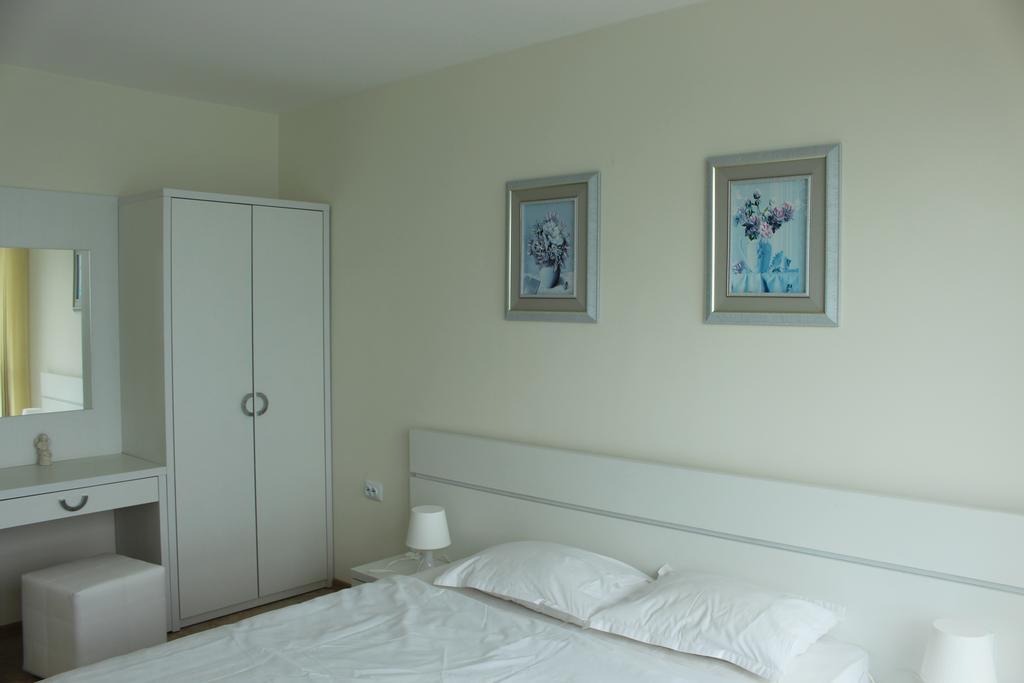 Calithea Complex Aparthotel Kavarna Exteriör bild